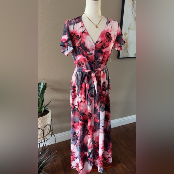 Dresses & Skirts - Floral water color button down maxi dress with belt